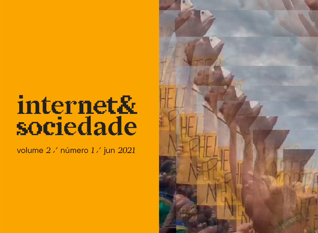 Imagem apresenta a capa da terceira edição da Revista Internet&Sociedade. Dividida ao meio, à esquerda o fundo é amarelo com texto escrito Internet&sociedade, seguido de volume 2, número 1, junho de 2021. Na parte direita, imagens sobrepostas de modo abstrato com vídeos de manifestações pró-bolsonaro, arte crítica de lucas Pretti.